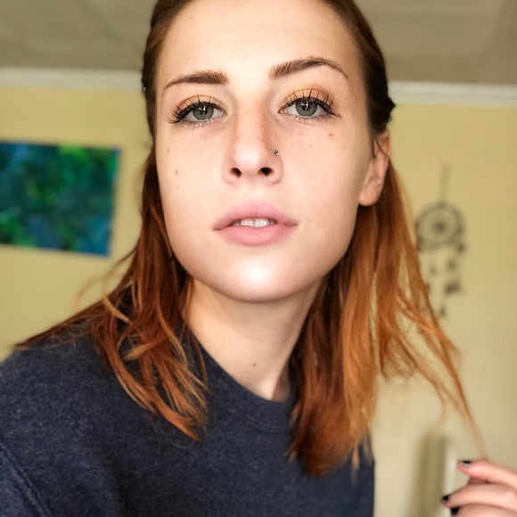 Meet your Posher, Arissa Lynn 🥰 - Picture 2 of 8